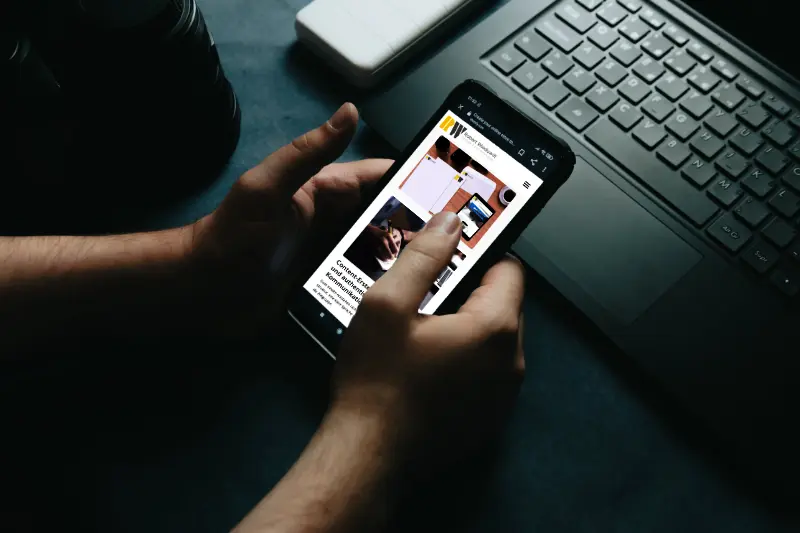 hands-hold-a-cellphone